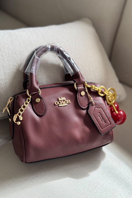 شنطة - MINI Coach / الترند شامل الكرزة  - خمري <br> <span class='text-color-warm'>نفدت الكمية</span>